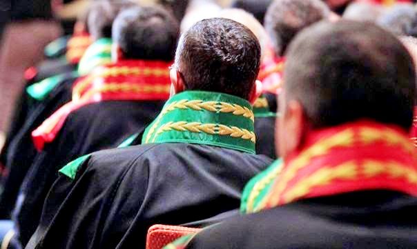 Kıyafetinizden kopan iplere dikkat 60