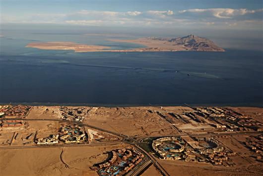 مصر أبلغت إسرائيل مسبقاً بتسليم الجزيرتين للسعودية