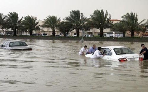 سيول وأمطار تودي بالعشرات بالجزيرة العربية