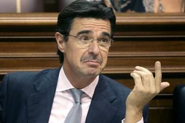 وزير الصناعة الإسبانى يعلن استقالته بعد فضيحة "أوراق بنما"