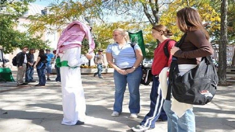 أمريكا تتوسل إلى طلاب سعوديين وكويتيين!
