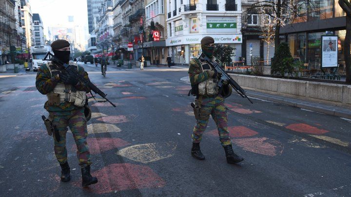 صحيفة: المشتبه به فى تفجير مترو بروكسل يعتقد أنه على صلة بهجمات باريس