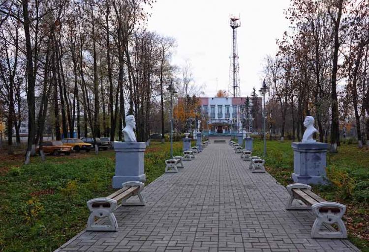 How public space is disappearing in post-communist cities Soviet squares