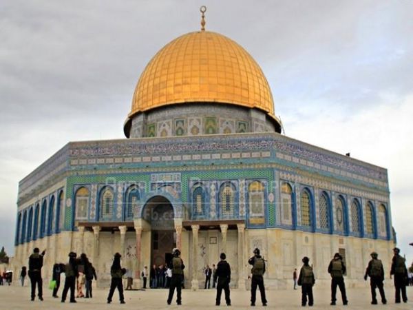 إسرائيل تمنع عشرات الفلسطينيين من أداء الصلاة بالأقصى بحجة "عيد الفصح"