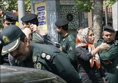مصرع الضابطين في الشرطة وعسكري في إيران