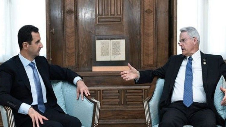 الأسد يجتمع في دمشق بسناتور أمريكي