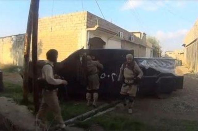 لقطات فيديو ترسم صورة فوضى وذعر في صفوف الدولة الإسلامية