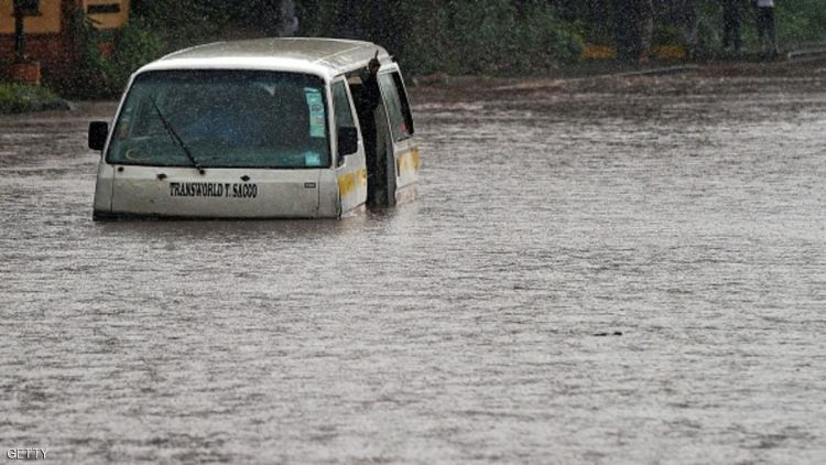 كينيا.. قتلى بانهيار مبنى بسبب الأمطار