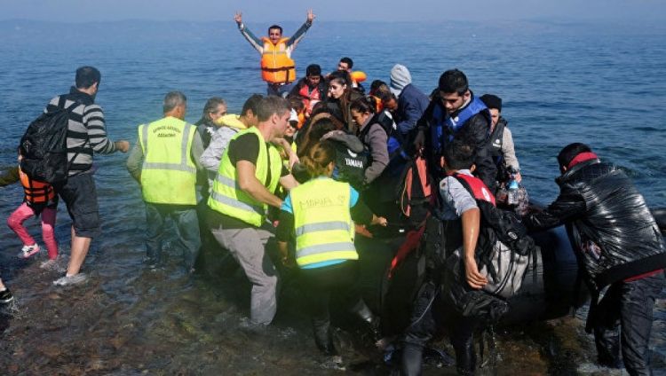 Liviya sahillərində miqrantları daşıyan gəmi batıb azı 80 nəfər itkin düşüb