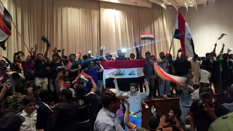 إخلاء البرلمان العراقي ودعوات للتهدئة