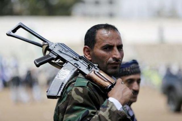 الحوثيون يستولون على معسكر للجيش باليمن في انتكاسة لمحادثات السلام