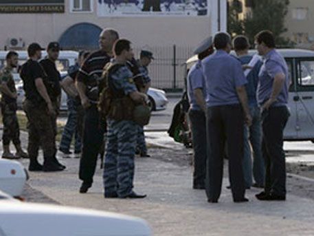 إصابة 6 رجال للشرط في غروزني جراء الاعتداء المسلحة عليهم وإصابة 3 منهم بالغة الخطورة.