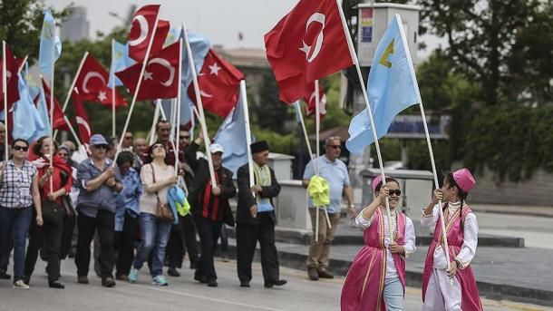 Krım Tatarlarını yad etmǝk mǝqsǝdilǝ Ankarada “matǝm mitinqi” keçirilib