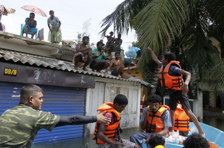 Boats deliver aid, pick up sick in flooded Sri Lanka capital