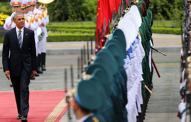 Arms embargo on Vietnam in the balance as Obama visits old foe