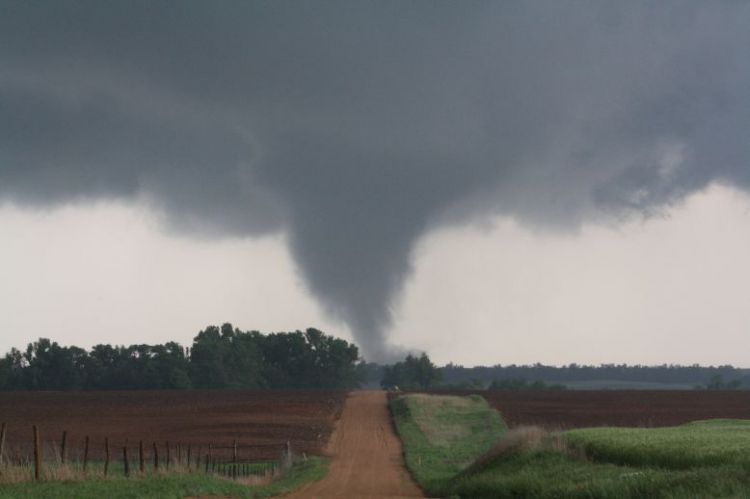 ABŞ-da tuğyan edən Tornadonun görüntüləri yayılıb