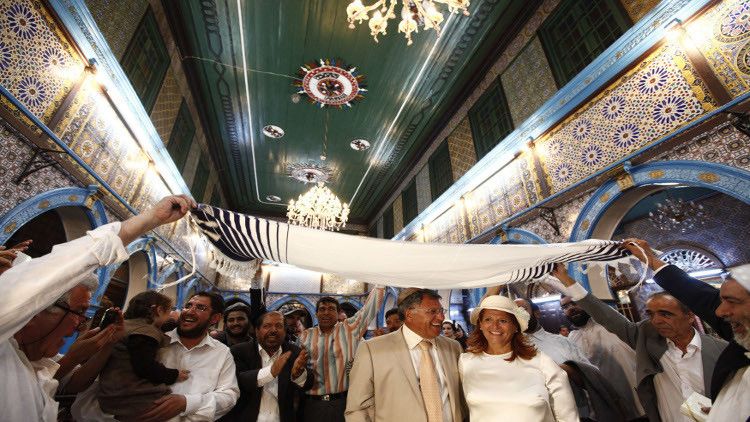 حوالي 1000 يهودي بينهم إسرائيليون يتوافدون إلى معبد الغريبة بتونس