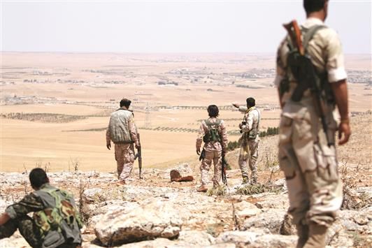 الجيش السوري يتقدم: سباق نحو الرقة؟ غطاء جوي روسي يزاحم الدعم الأميركي للأكراد
