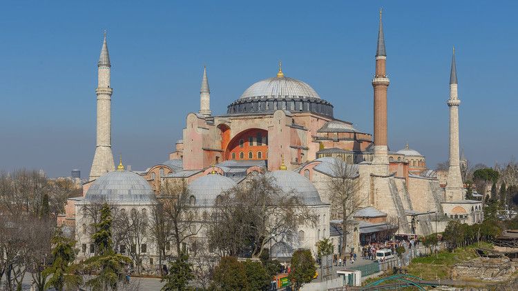اليونان تنتقد بشدة قرار تركيا بتلاوة القرآن في متحف آيا صوفيا خلال رمضان