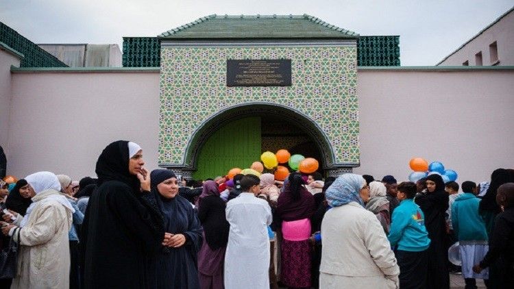 بلدة فرنسية تطالب المسلمين بـ رمضان بلا ضجيج