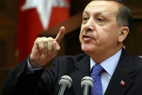 الجارديان: توقيع أردوغان على قانون رفع الحصانة يقتل حلم الانضمام للاتحاد الأوروبى