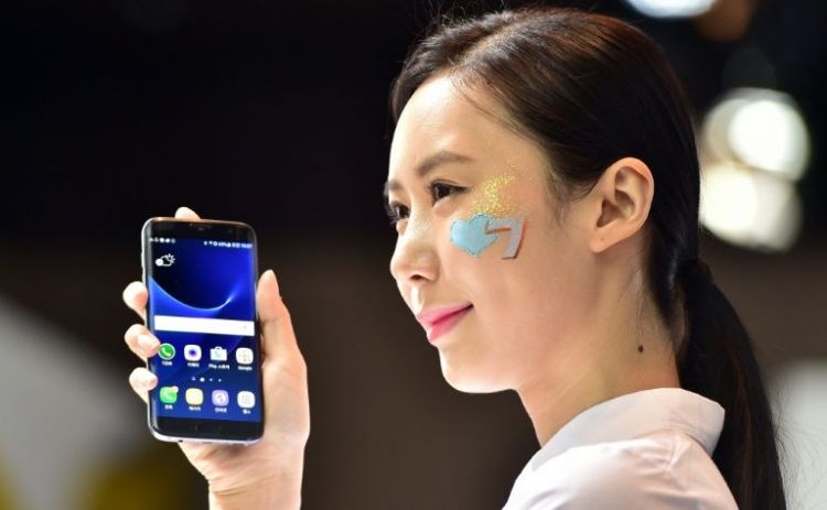 Samsung flags big jump in profit on strong S7 sales