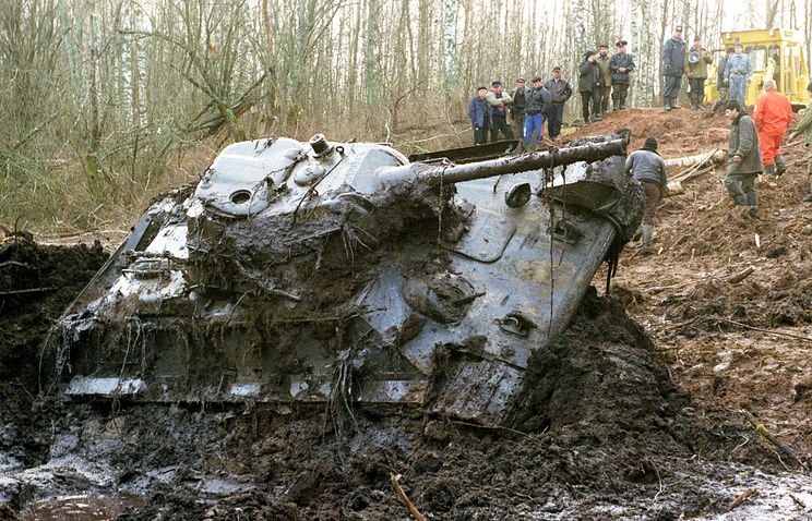 Unique Soviet T-34 tank recovered from river in South Russia