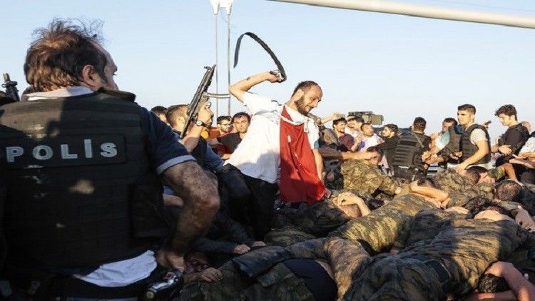 الشعب التركي يضرب بـ"يد من حديد" العسكر المتمرد