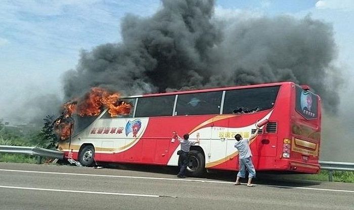 Chinese tourists die in Taiwan bus fire