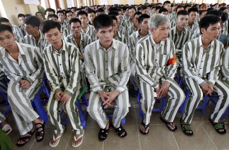 Vietnam to release 20,000 prisoners ahead of time by 2018