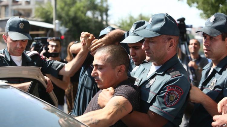 أرمينيا.. أعضاء المجموعة المسلحة يستسلمون للشرطة