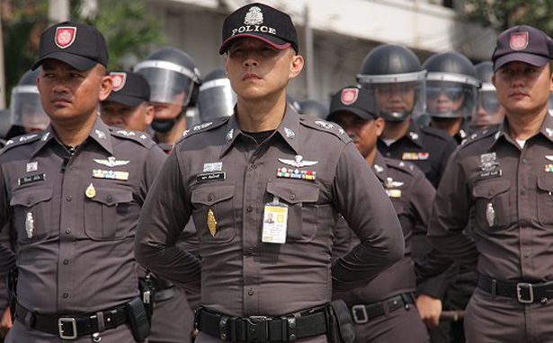 تايلاند تنشر 200 ألف شرطى يوم الاستفتاء على الدستور