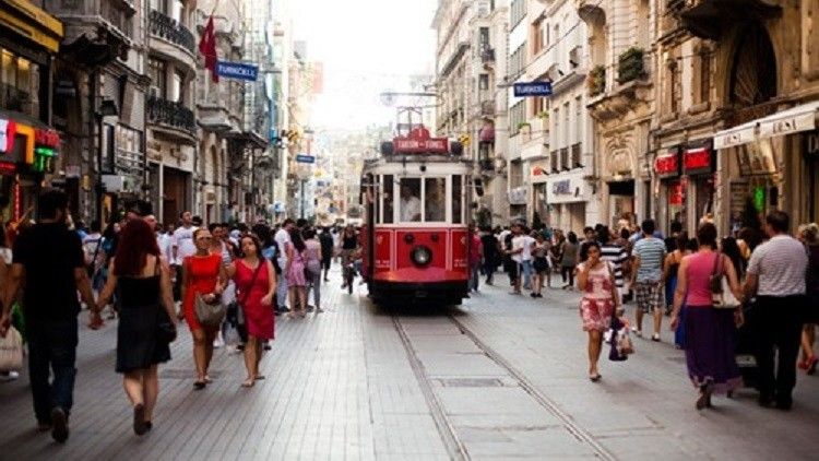 اسطنبول.. ضرب امرأة حامل بحجة ارتدائها ملابس "غير محتشمة"