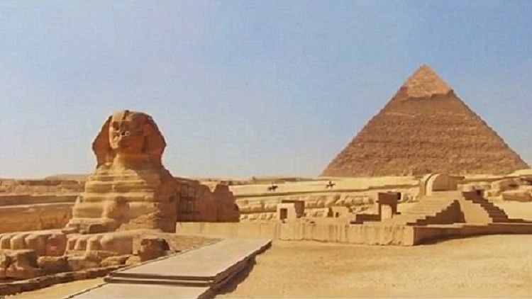 عين "داعش" على أهرامات مصر