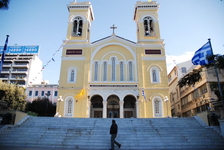 اخبار اليونان .. مخربون يهاجمون كنيسة رئيسية وسط العاصمة اليونانية