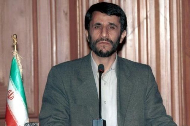 الرئيس الايراني السابق احمدي نجاد يطالب اوباما باعادة مليارات الدولارات