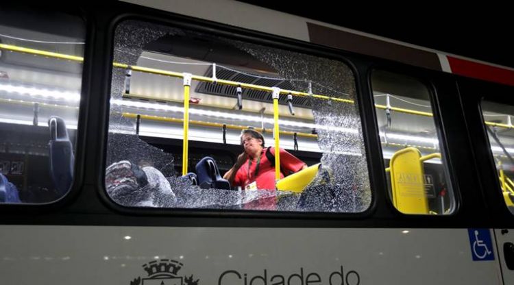 Rio Olympics: Bus carrying journalists attacked