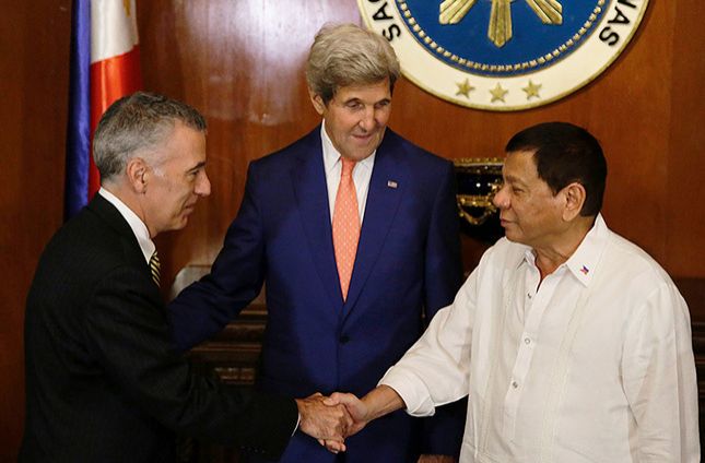Philippines leader Duterte calls US envoy 'gay'