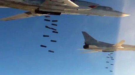 القاذفات الاستراتيجية الروسية تقصف "داعش" في الرقة