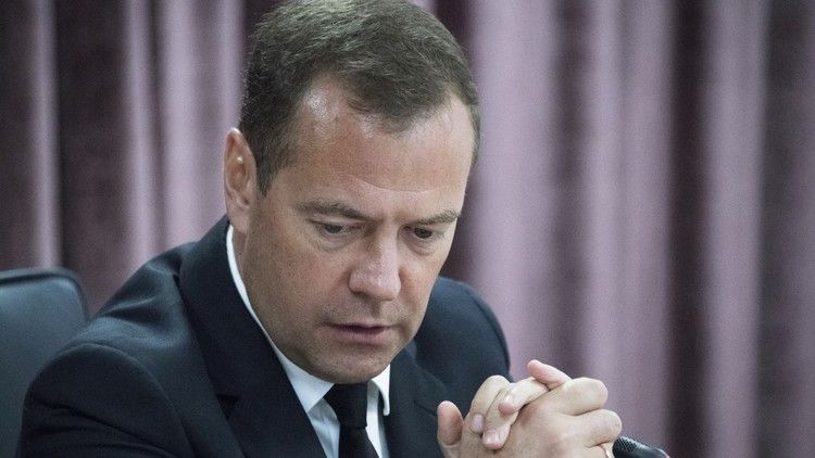 مدفيديف يهدد بقطع العلاقات الدبلوماسية مع أوكرانيا
