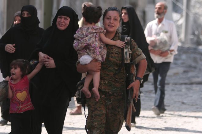 Syria rebels 'cut off IS escape route' through Manbij