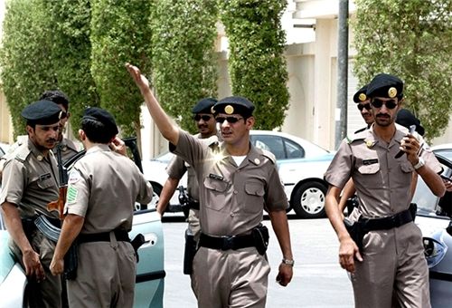السعودية تقول ان ملثمين قتلوا شرطيا في القطيف