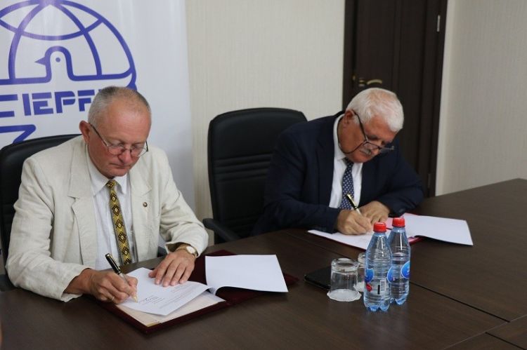 توقيع اتفاقية التعاون بين المؤسسة الأورأسيوية الدولية للصحافة وبوابة “آلكاس ل.ت.”  المعروفة في ليتوانيا