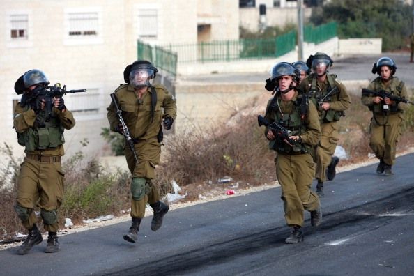 الجيش الإسرائيلى يعذب قاصرا فلسطينيا بمنعه من الطعام والشراب