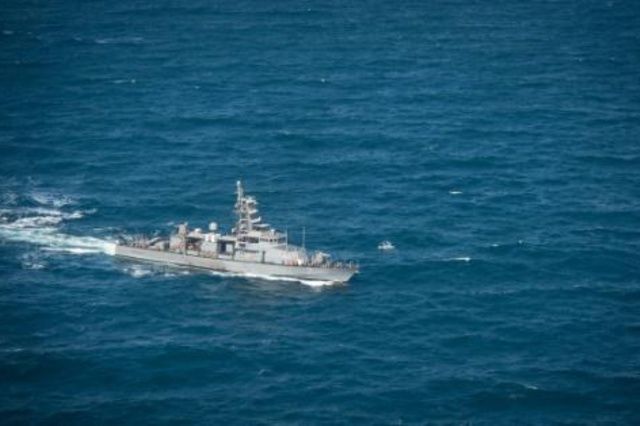 وزارة الدفاع الاميركية تقول ان سفنا ايرانية ضايقت بارجة اميركية
