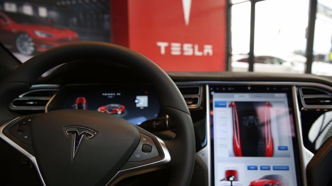 Tesla Autopilot update seeks better safety