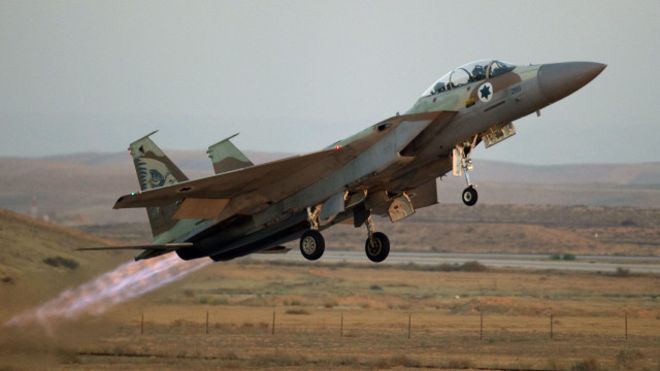 سوريا تقول إنها أسقطت طائرة إسرائيلية وإسرائيل تنفي