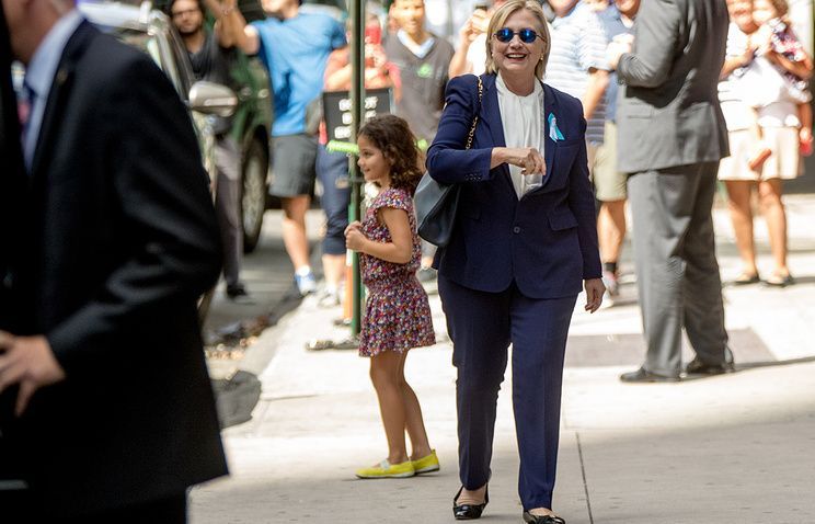 Hillary Clinton 'healthy and fit', says doctor