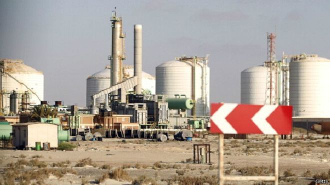 قوات حفتر "تسلم" موانئ نفطية لحكومة الوفاق الوطني الليبية