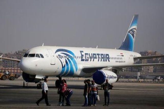 مصادر مصرية تنفي تقريرا عن عرقلة عمل محققين فرنسيين في حادث مصر للطيران